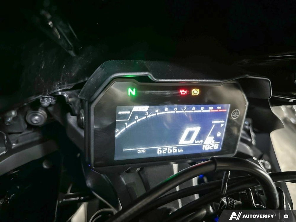 2025 Yamaha R7 alt