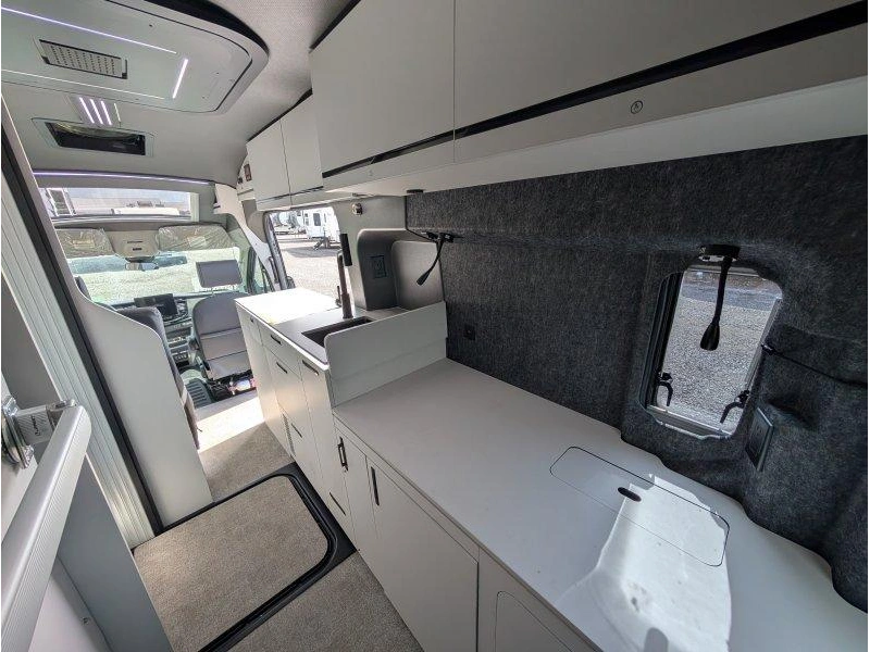 Grand Design Lineage Lvt1 2027 alt