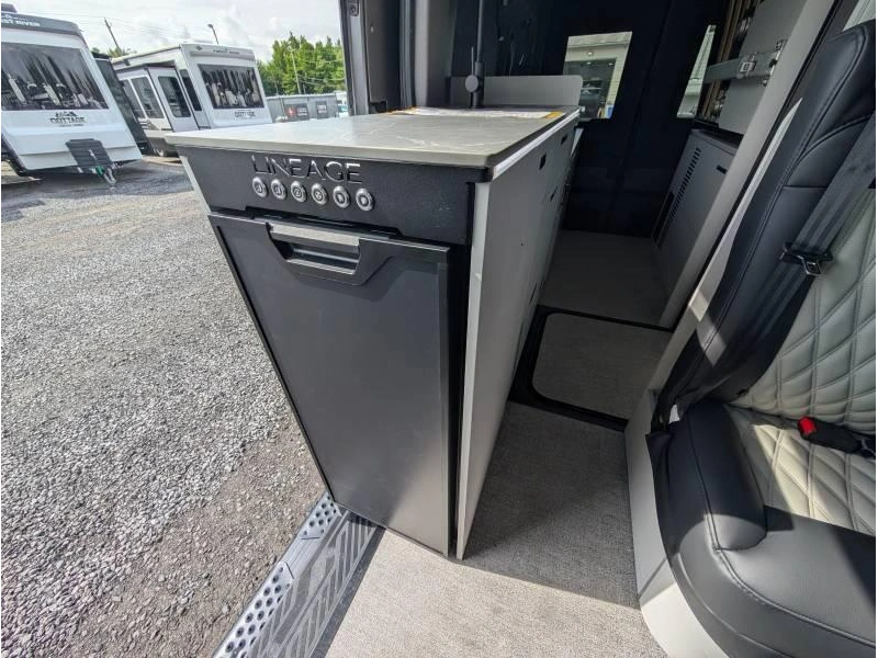 Grand Design Lineage Lvt1 2027 alt