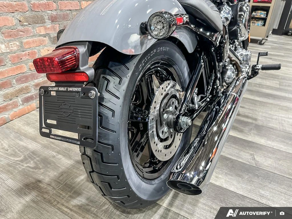 2026 Harley-davidson Street Bob alt