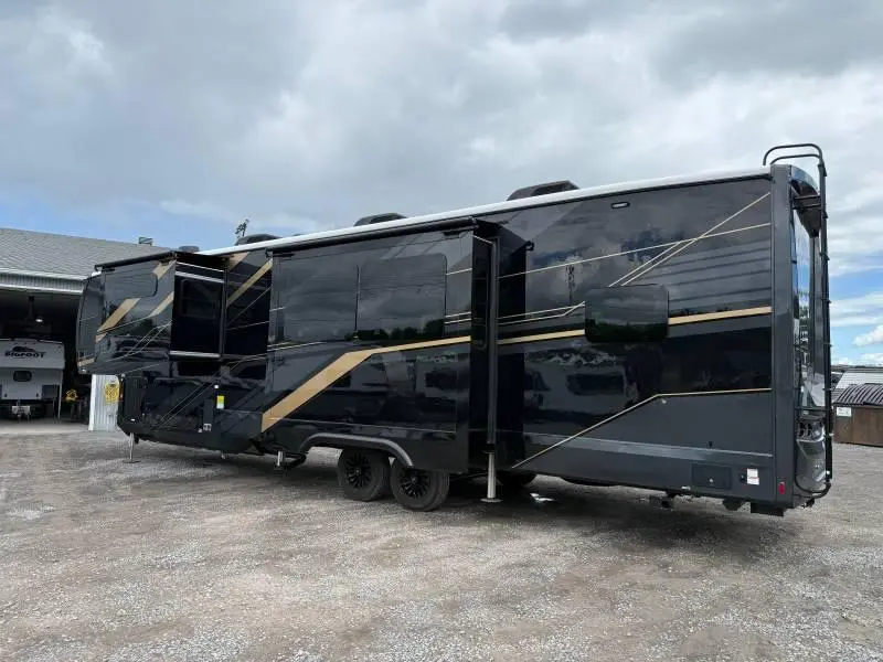 2027 Jayco Pinnacle