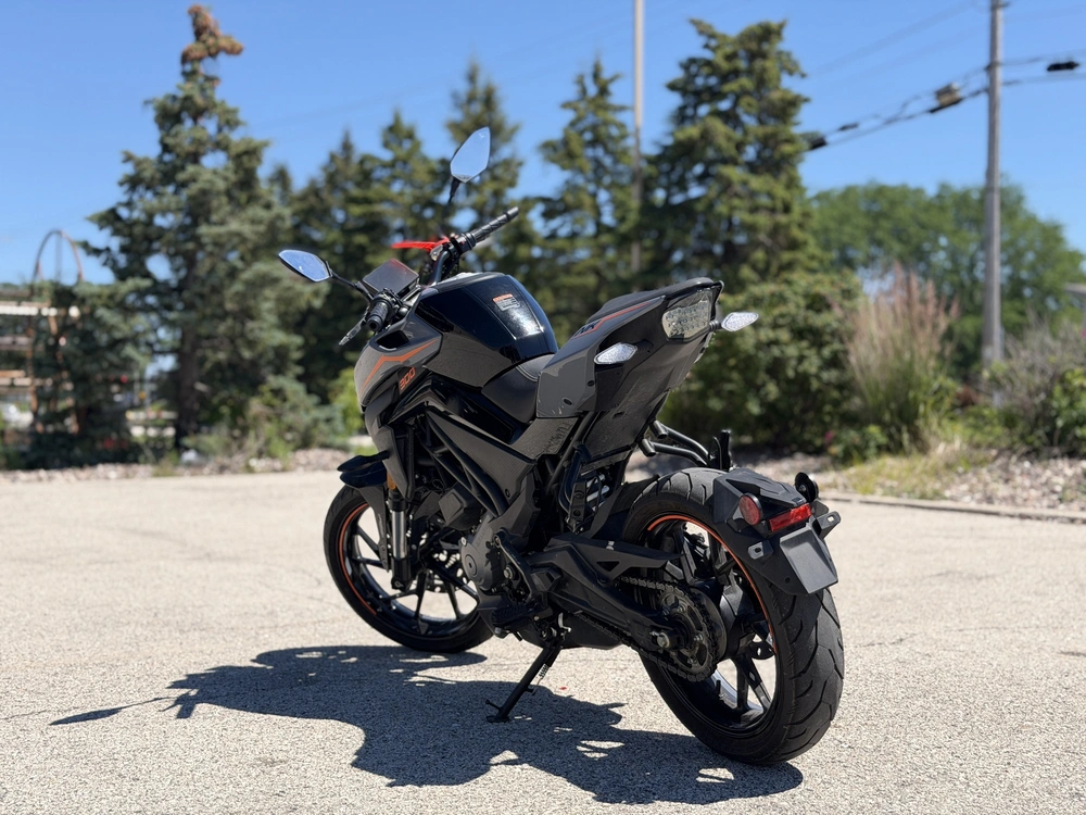 2022 Cfmoto 300nk alt