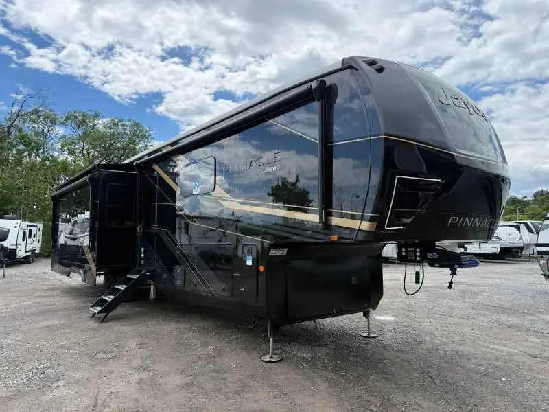 2027 Jayco Pinnacle