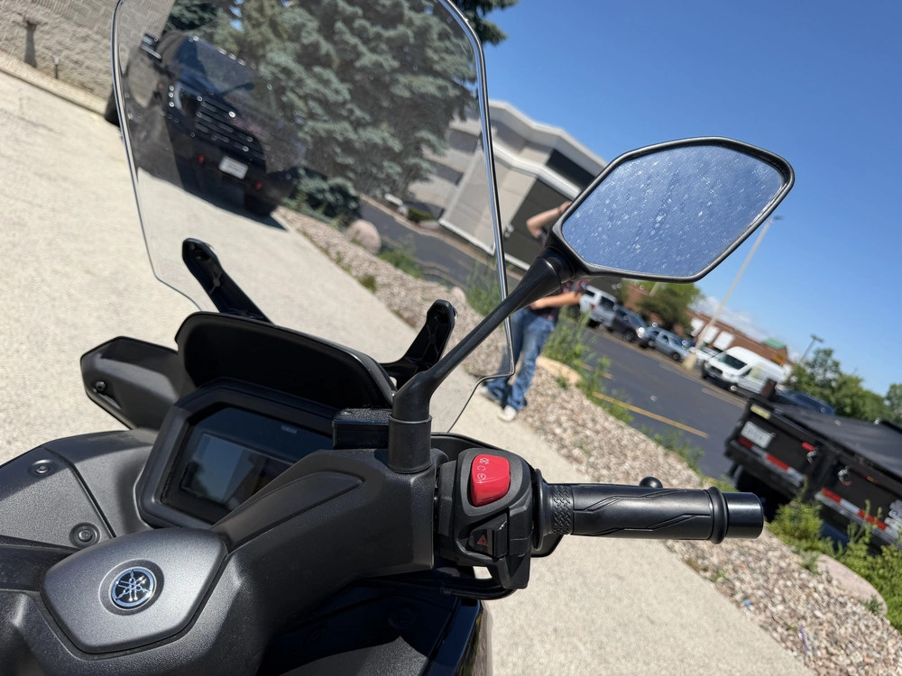 2025 Yamaha Xmax alt