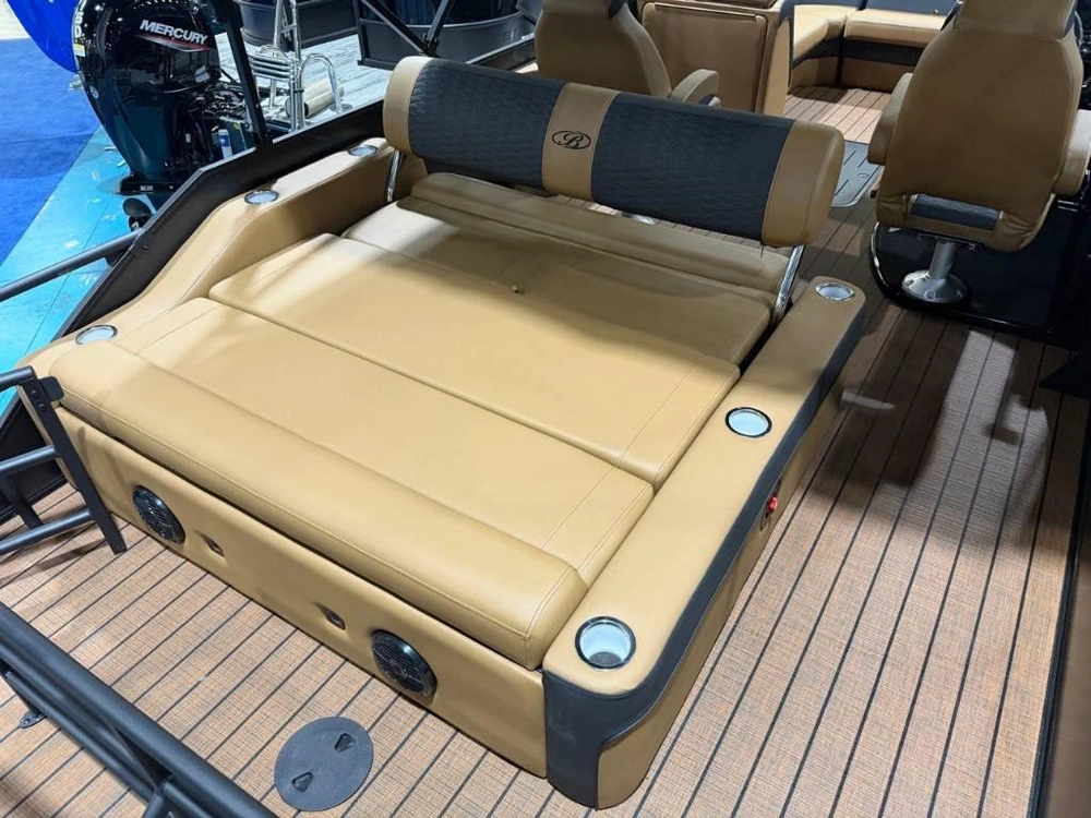 Bentley Elite 223 Swingback 2026 alt