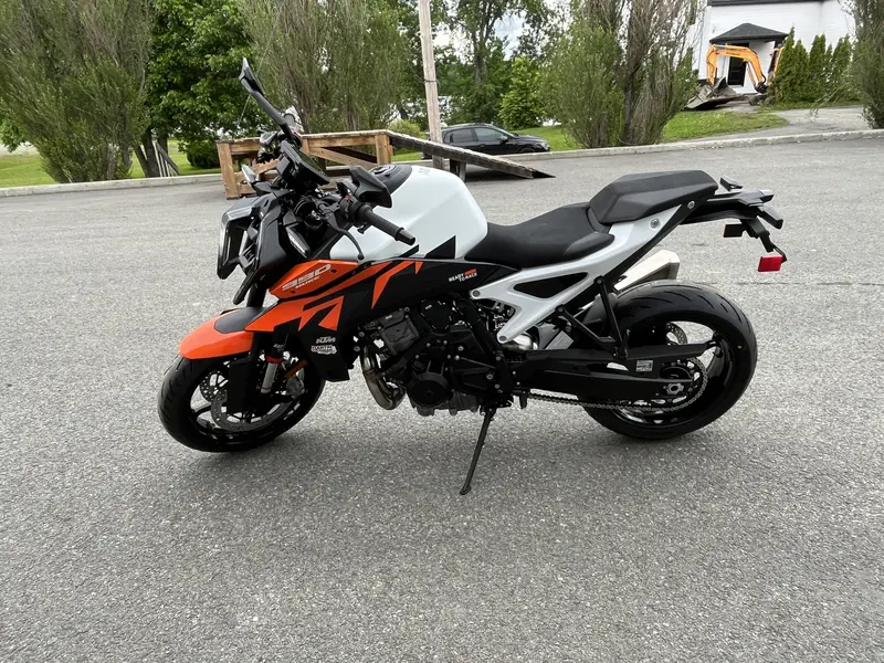 2027 KTM 990 DUKE