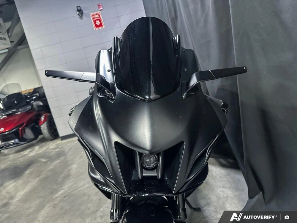 2025 Yamaha R7 alt