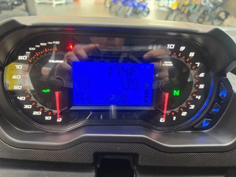 2027 Polaris RANGER XP 1000 AVEC CAB