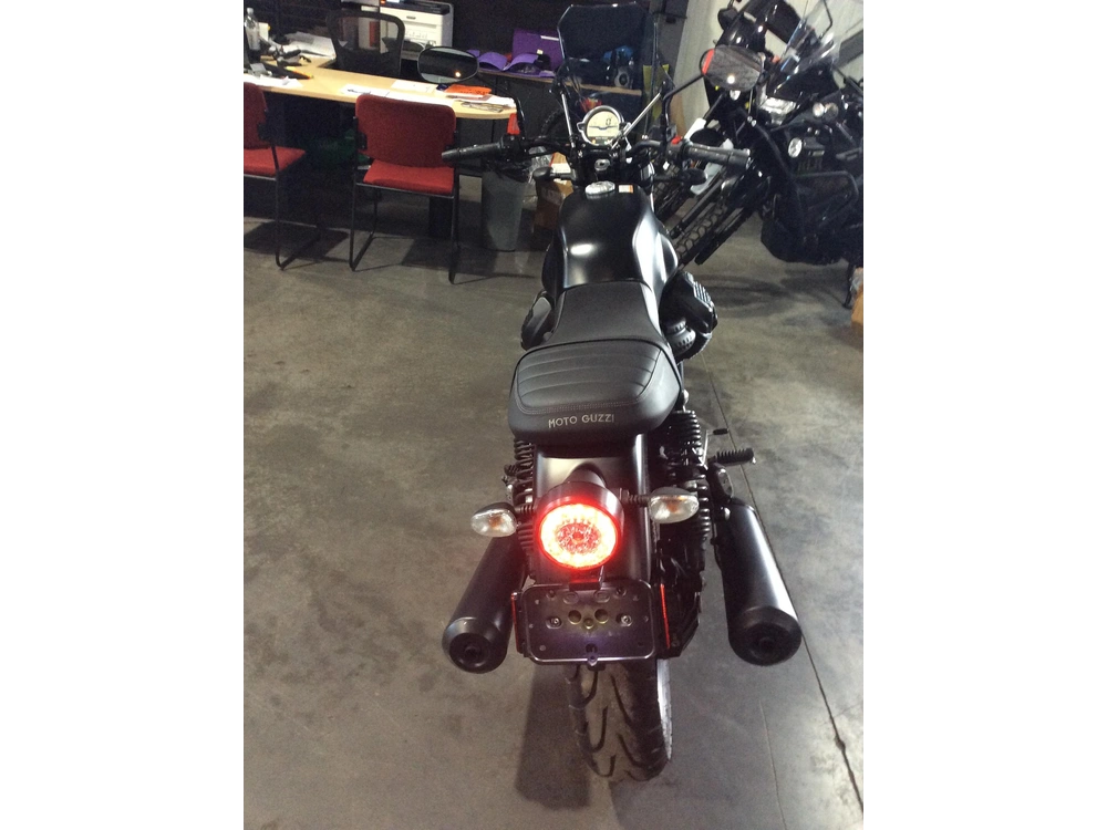 Moto Guzzi V7 Stone Abs 2022 alt