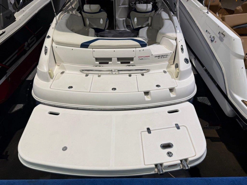 2009 Regal 2450 Cuddy Cabin alt