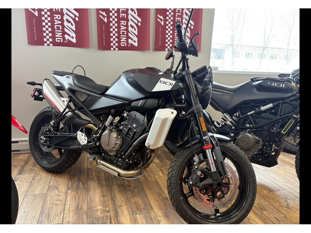 Husqvarna Svartpilen 801 2025 alt