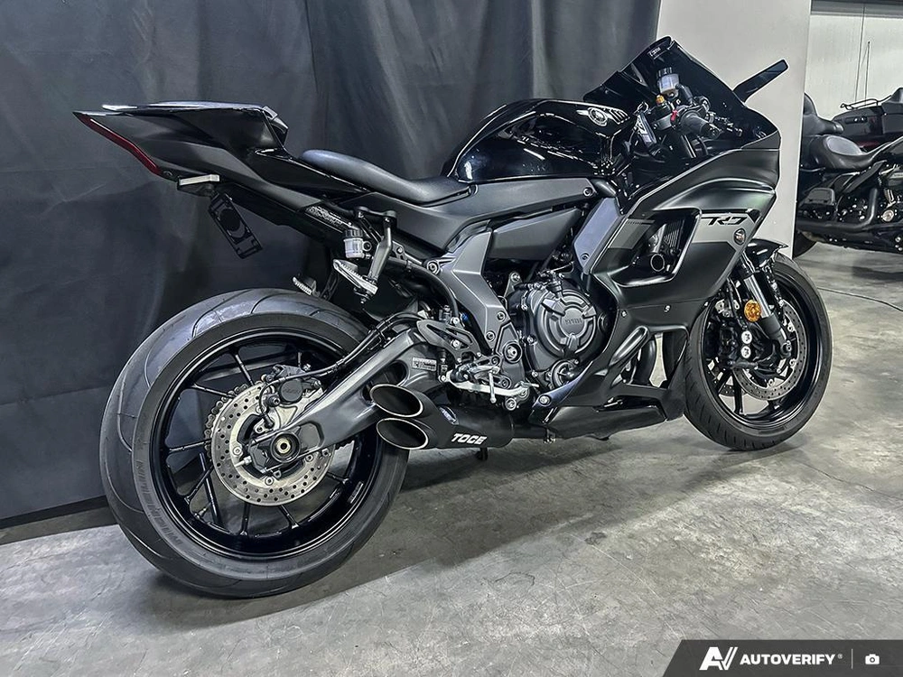 2025 Yamaha R7 alt