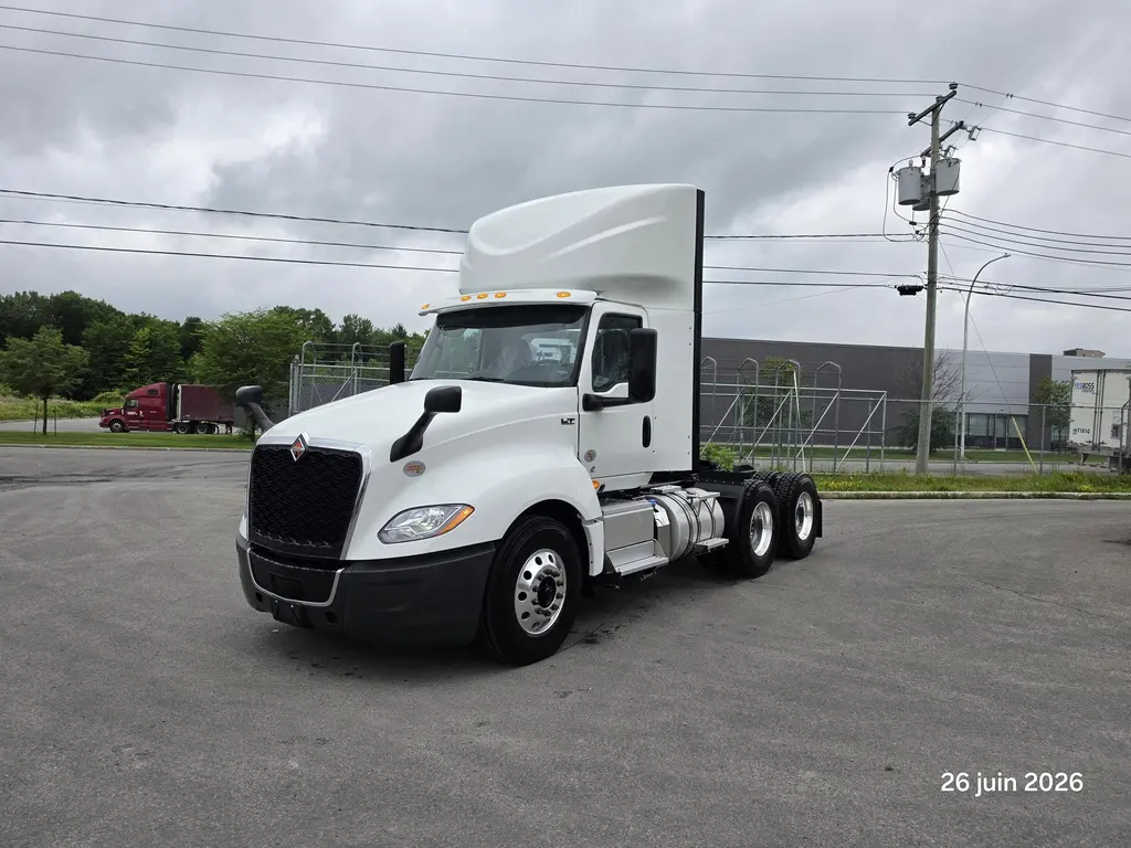 International LT625