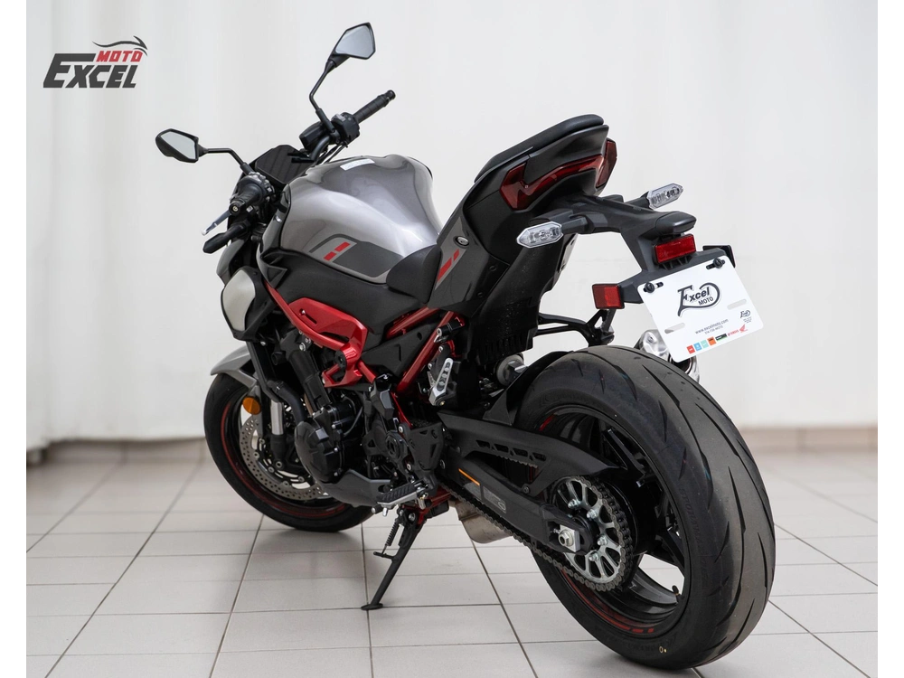 2025 Kawasaki Z900 Demo alt