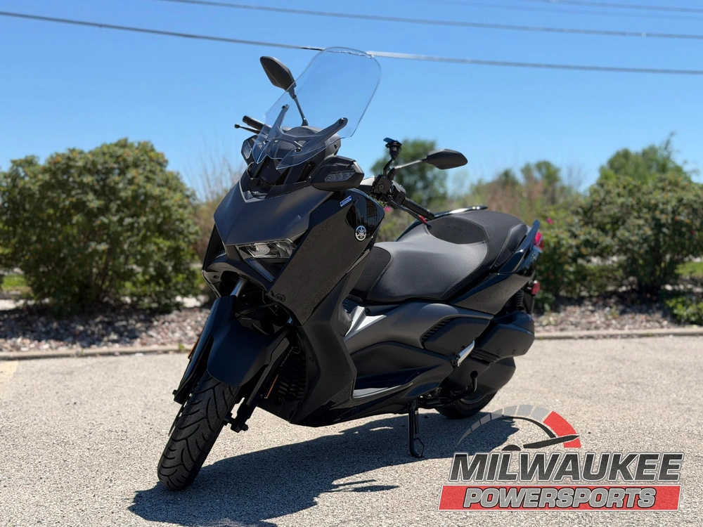 2025 Yamaha Xmax alt