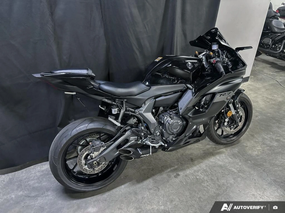2025 Yamaha R7 alt