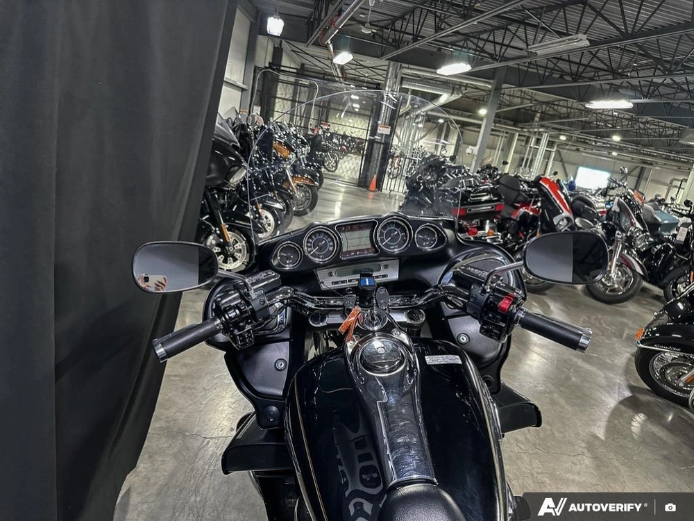 2011 Kawasaki Voyager 1700 alt