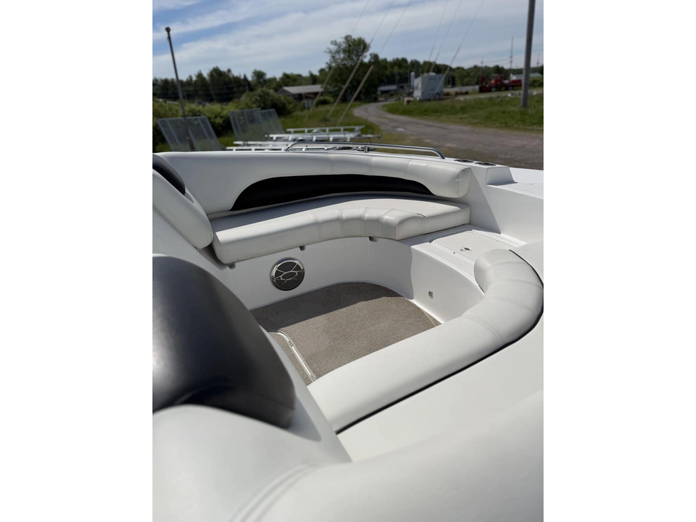 2015 Hurricane 187 Sundeck + Trailer