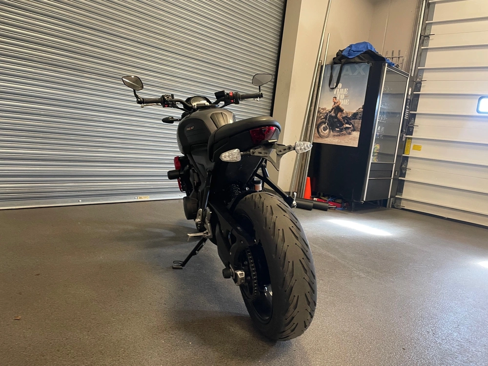2024 Triumph Trident 660 alt