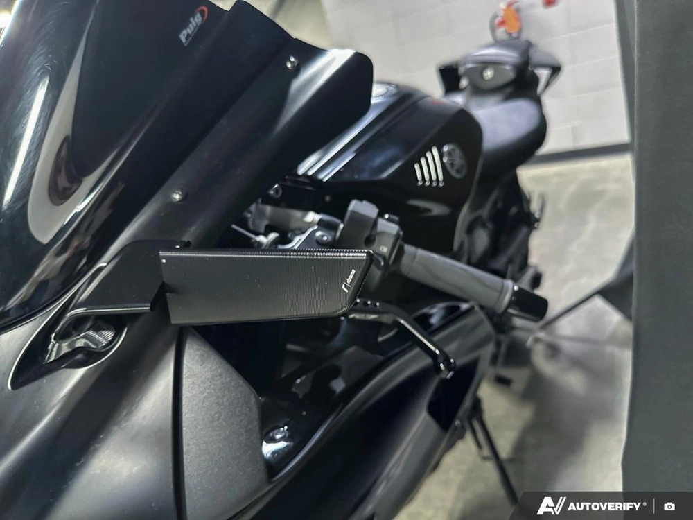 2025 Yamaha R7 alt