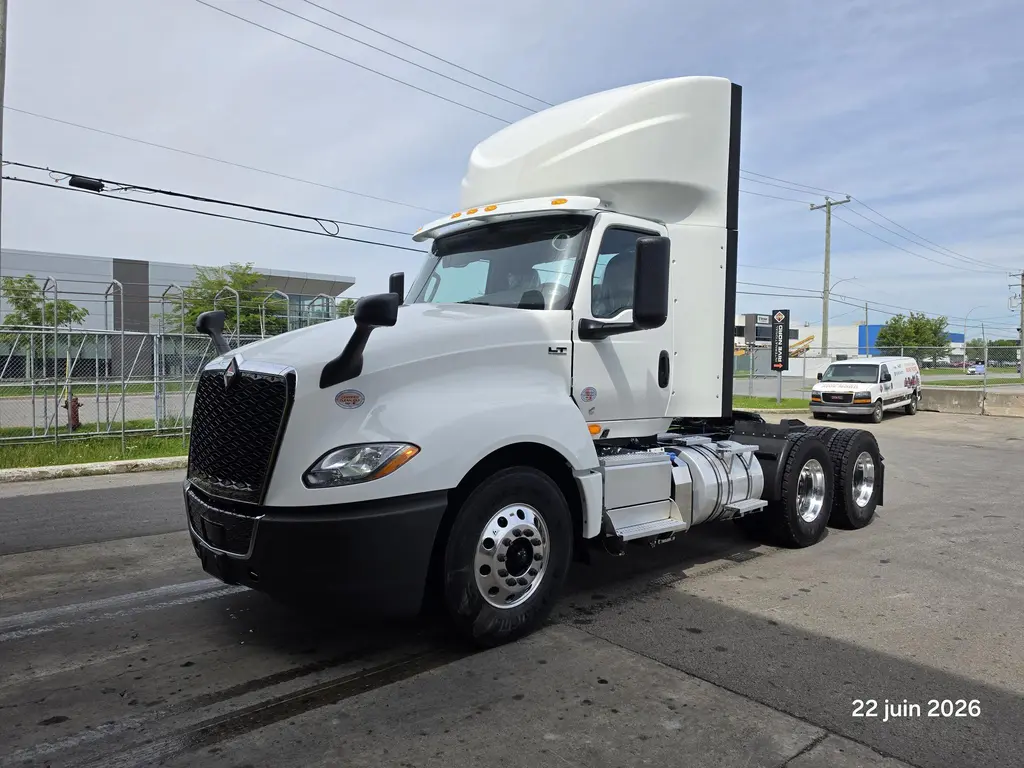 International LT625