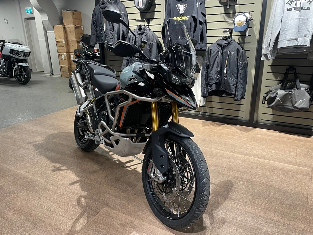 2026 Triumph Tiger 900 Desert Edition - Urban Grey alt
