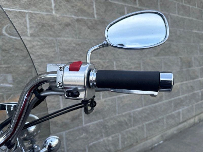 2002 Yamaha V-star 1100 alt