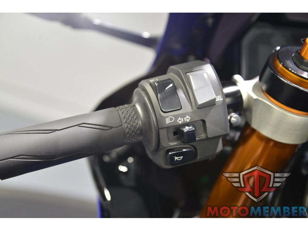 2025 Yamaha Yzf-r7 alt