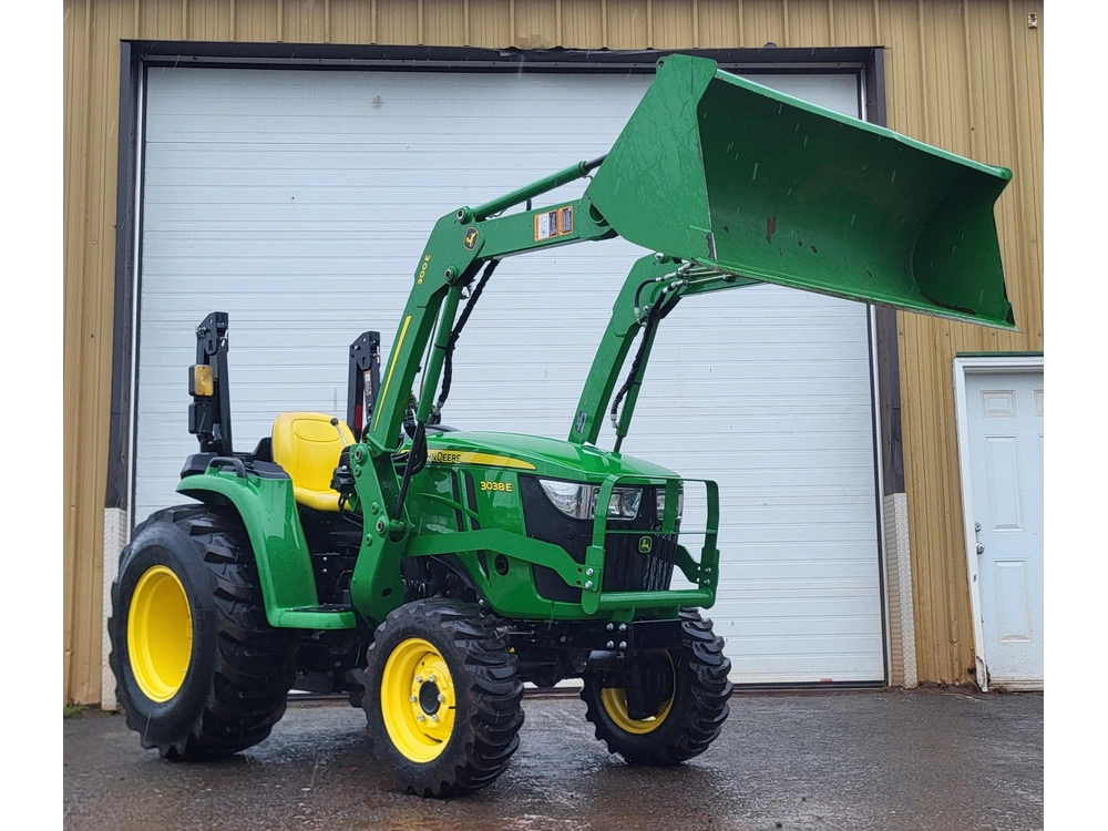 2023 John Deere 3038e alt