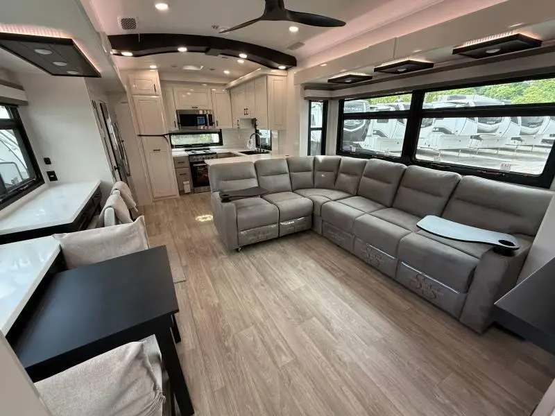 2027 Jayco Pinnacle