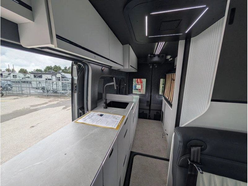 Grand Design Lineage Lvt1 2027 alt