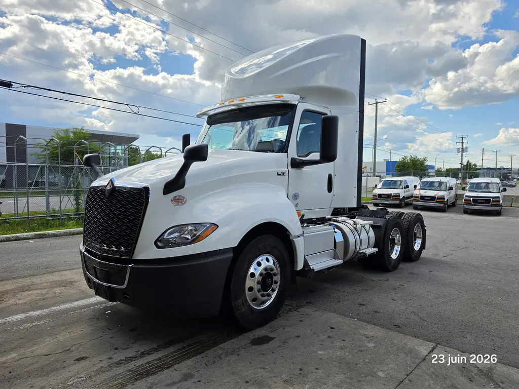 International LT625