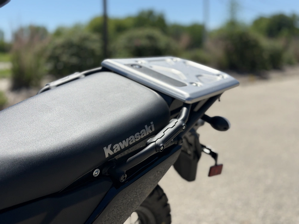 2025 Kawasaki Klr®650 S Pearl Crystal White/metallic Carbon Gray alt