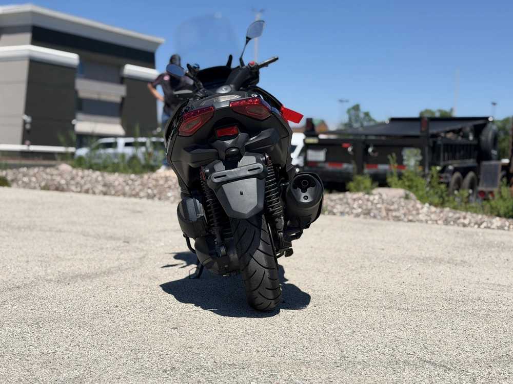 2025 Yamaha Xmax alt