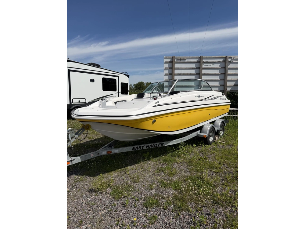 2015 Hurricane 187 Sundeck + Trailer