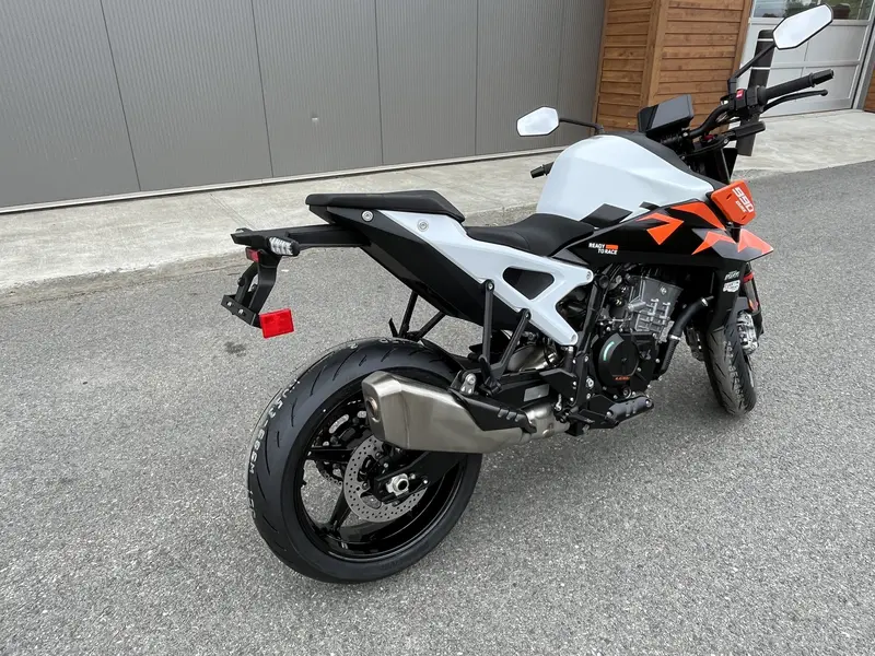 2027 KTM 990 DUKE