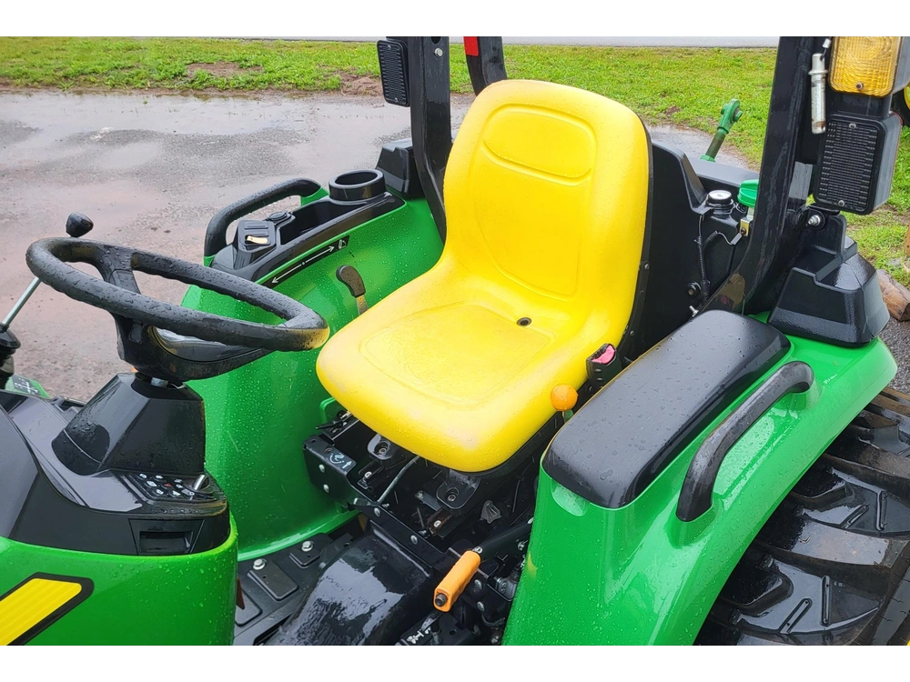 John Deere 3038e 2023 alt