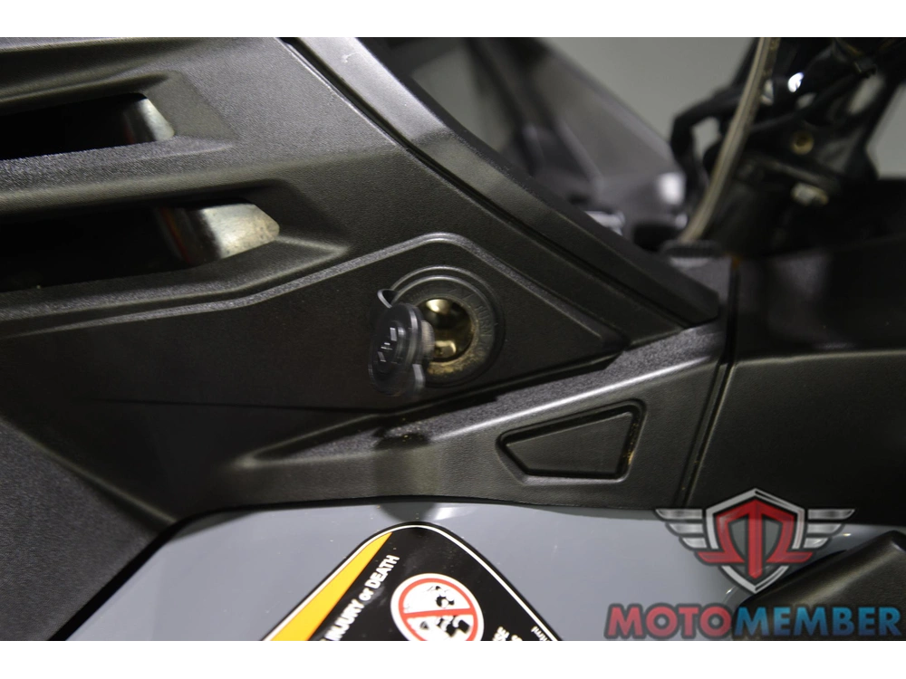 2025 Can-am Outlander X Mr 1000r Granite Grey & Legion Red alt