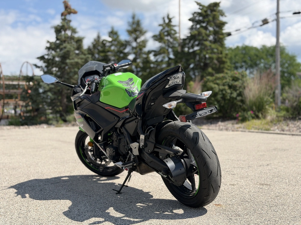 2022 Kawasaki Ninja® 650 alt