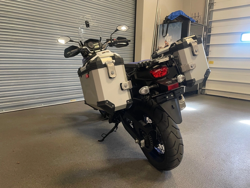2024 Suzuki V-strom 650 Xt Adventure - White / Blue alt