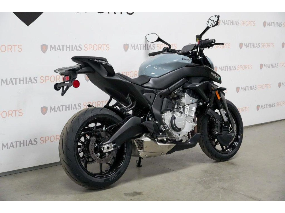 2026 Cfmoto 675nk alt