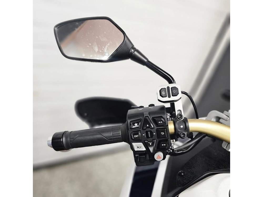2024 Honda Africa Twin Adventure Sports alt