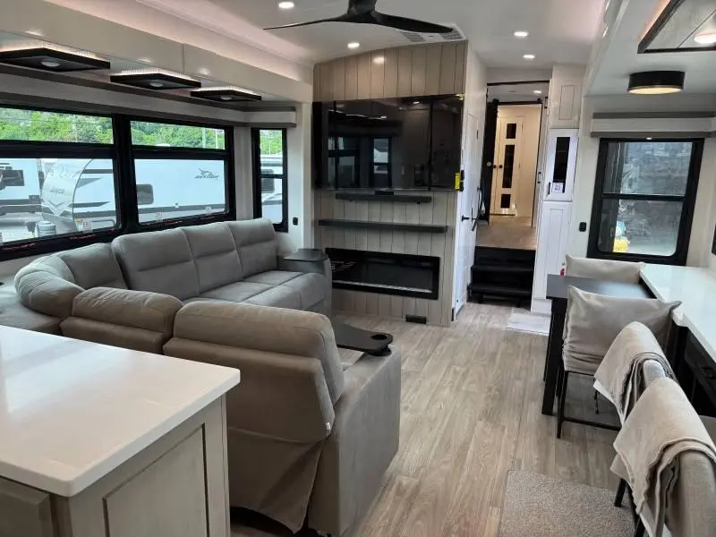 2027 Jayco Pinnacle