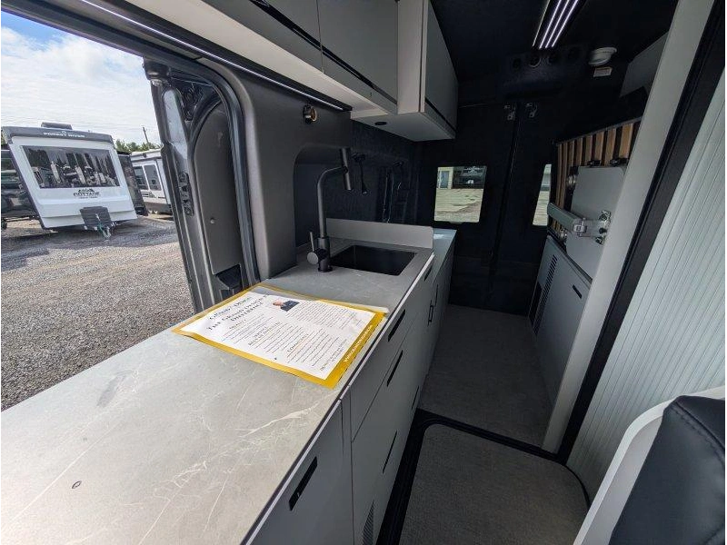 Grand Design Lineage Lvt1 2027 alt