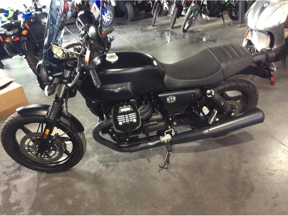 Moto Guzzi V7 Stone Abs 2022 alt