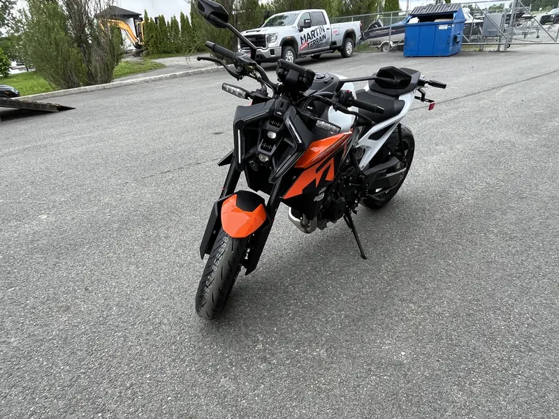 2027 KTM 990 DUKE