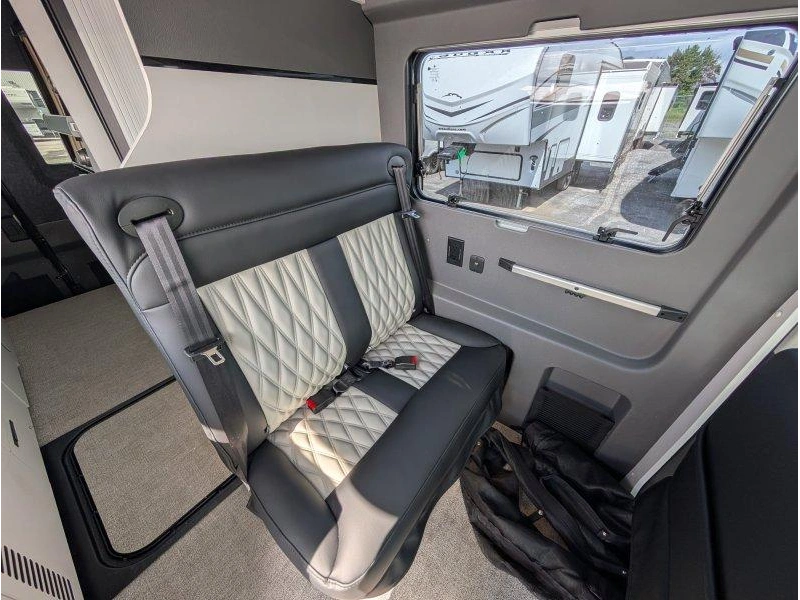Grand Design Lineage Lvt1 2027 alt
