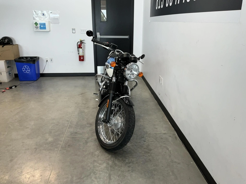 2017 Triumph Bonneville T100 alt