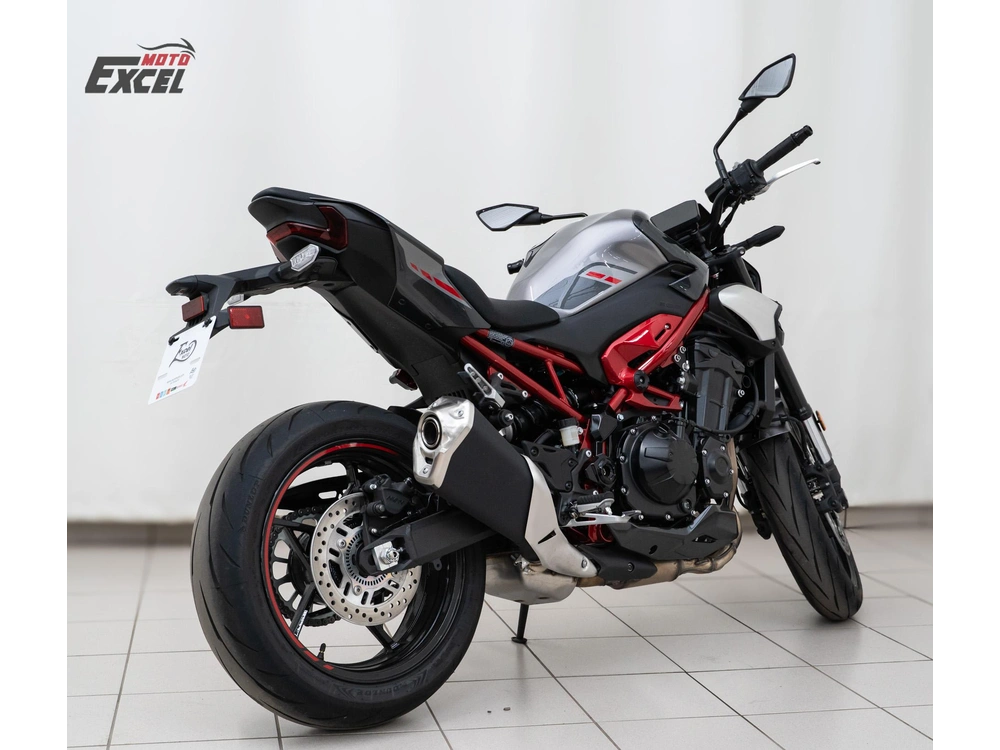 2025 Kawasaki Z900 Demo alt