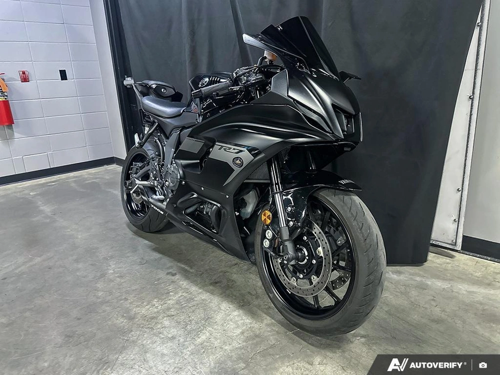 2025 Yamaha R7 alt